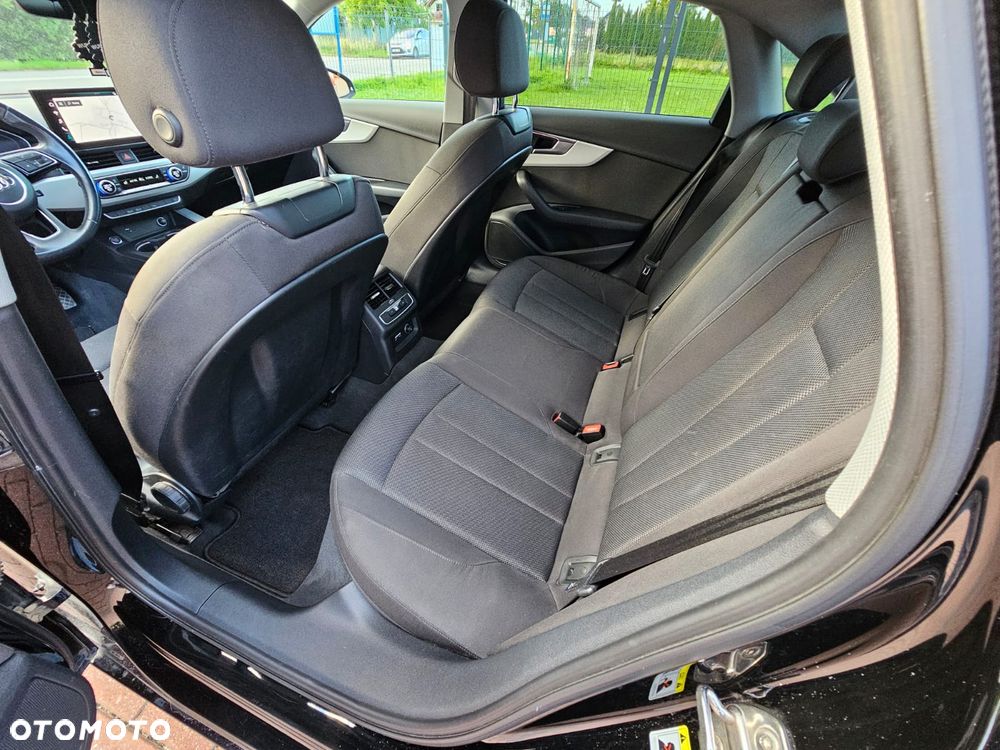 Audi A4 Limousine - 12
