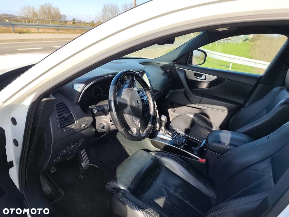 Infiniti Q70 3.0d S - 25