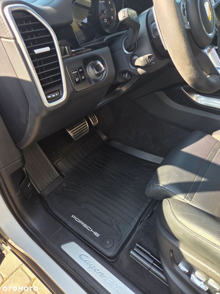 Porsche Cayenne - 22