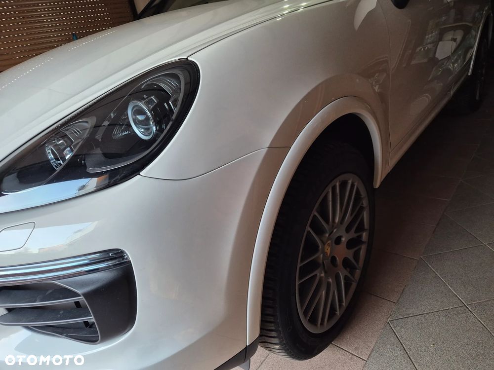Porsche Cayenne Platinum Edition - 3