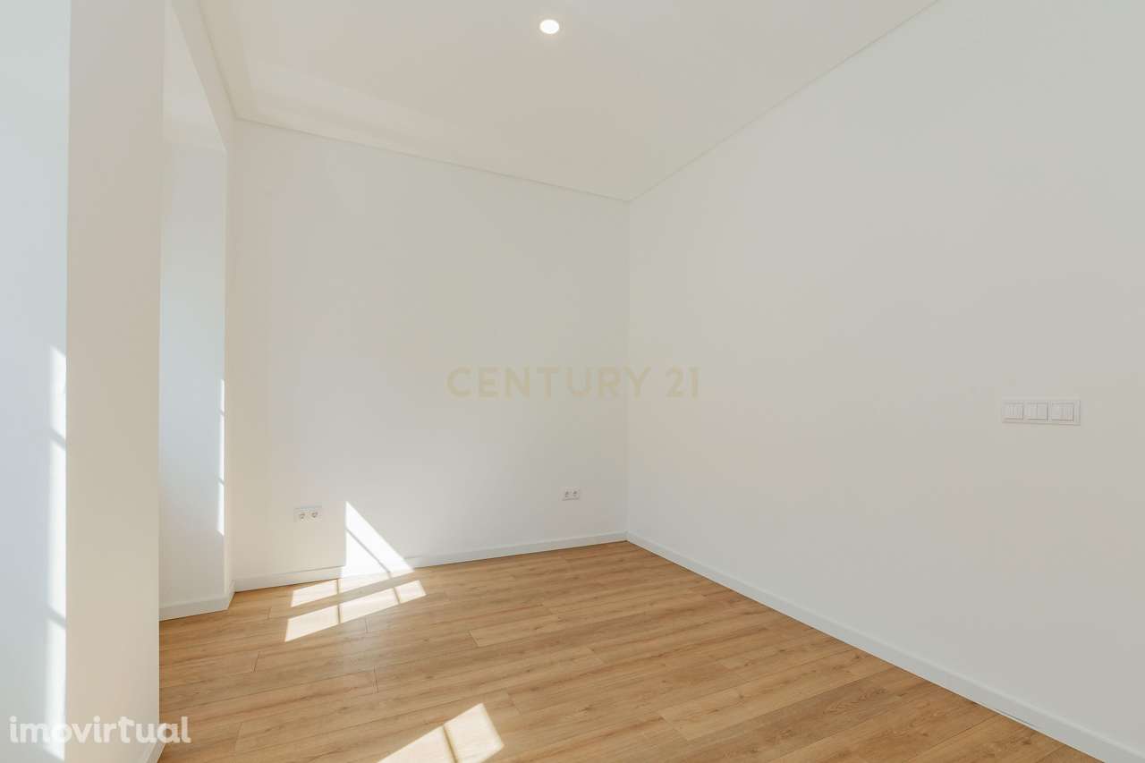 Apartamento T2 - 75m² + 48m² area exterior c/ Piscina privativa - Lisb - Grande imagem: 4/22