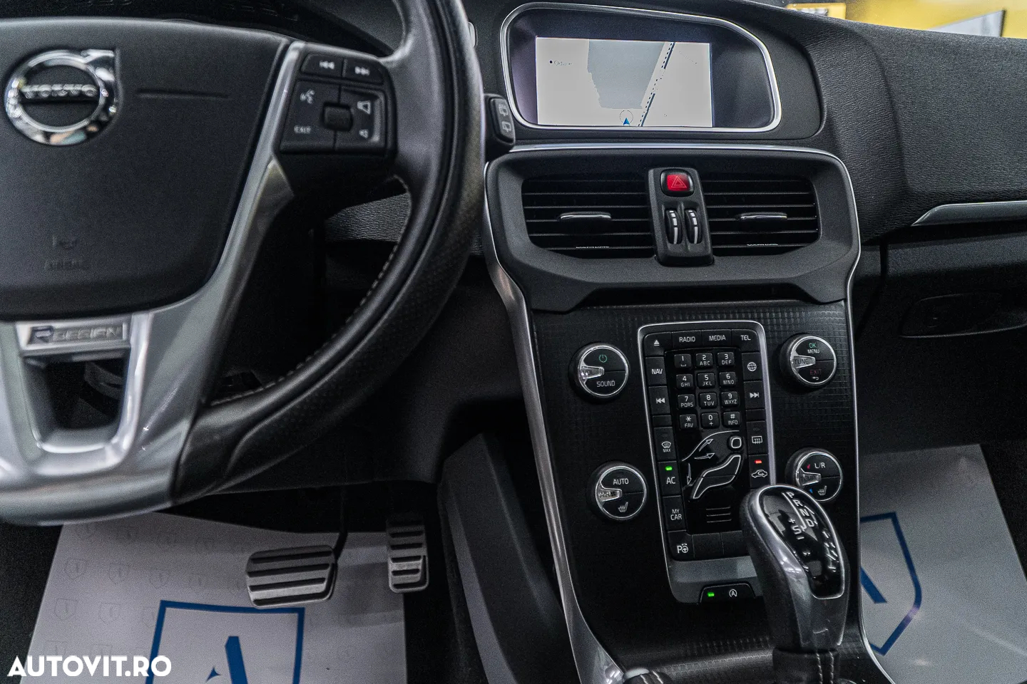 Volvo V40 T3 Geartronic RDesign - 26