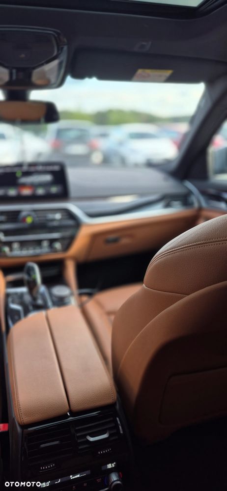 BMW Seria 5 520d xDrive Touring M Sport Edition - 18