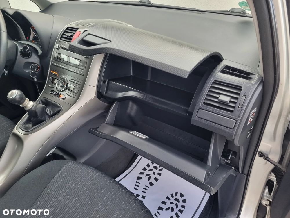 Toyota Auris ver-2-0-d--4d-premium-plus - 19