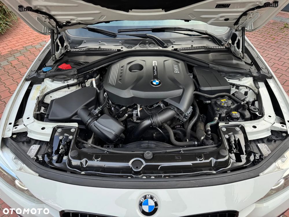 BMW Seria 3 330i xDrive Sport Line Shadow - 24