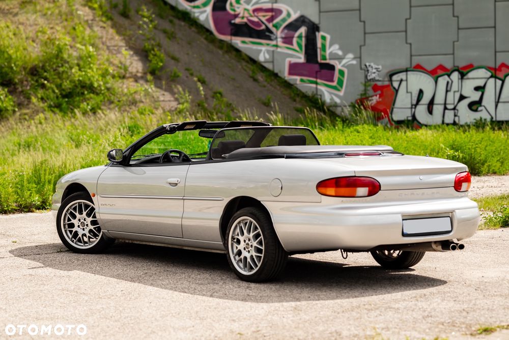 Chrysler Stratus - 12