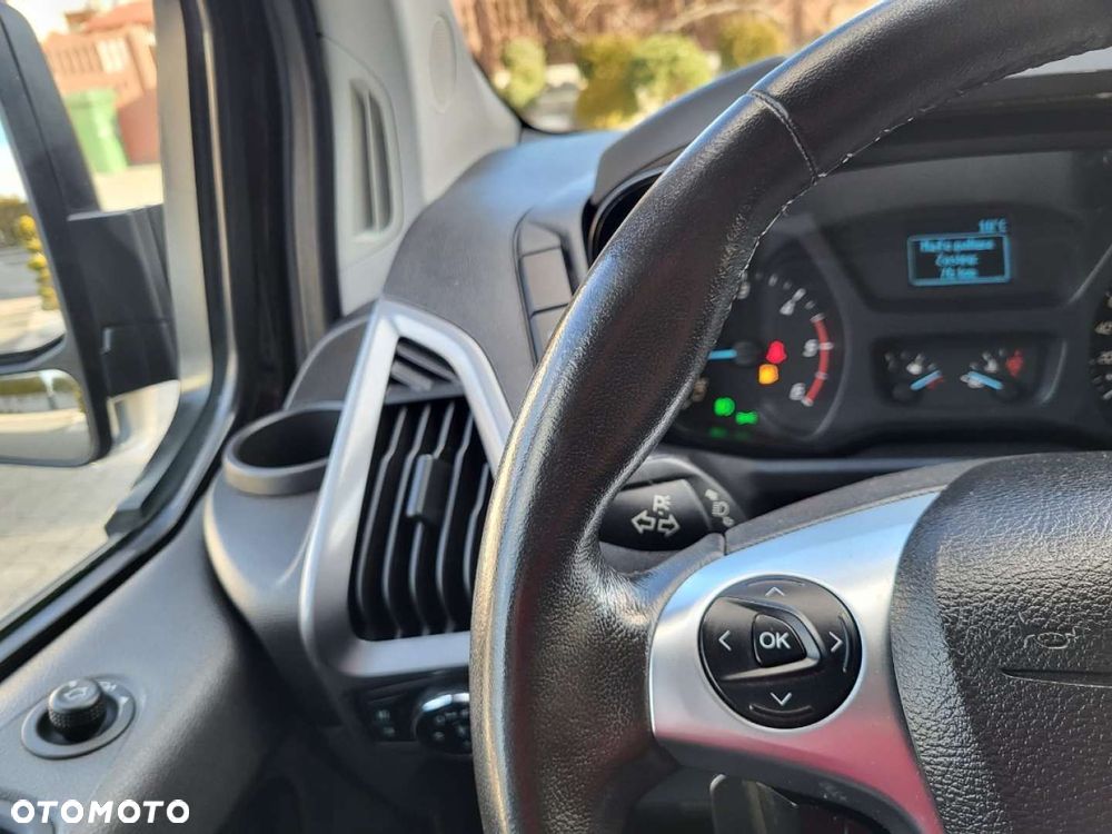 Ford Tourneo Custom - 35