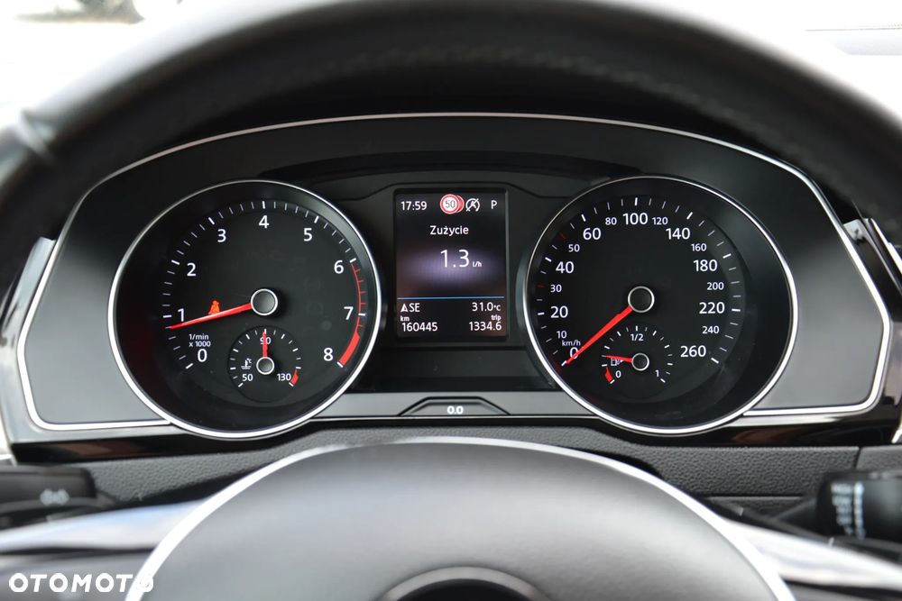 Volkswagen Passat - 28
