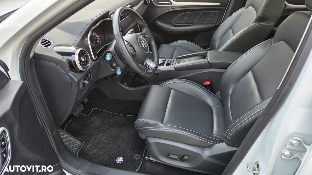 MG ZS EV Luxury - 11