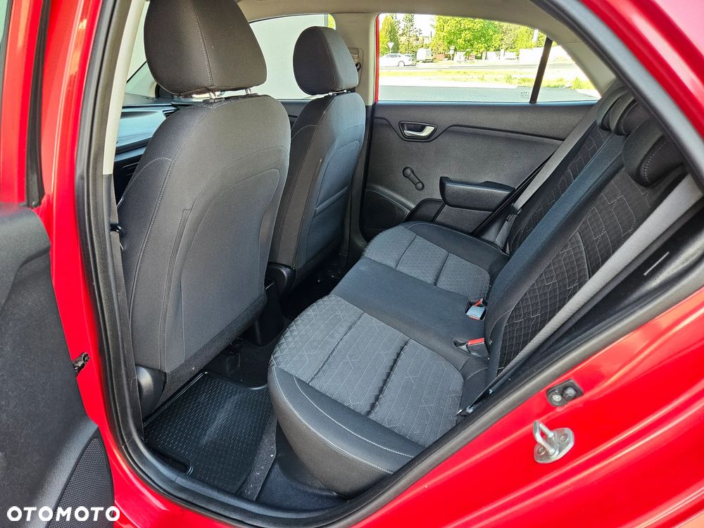 Kia Rio 1.2 L - 24