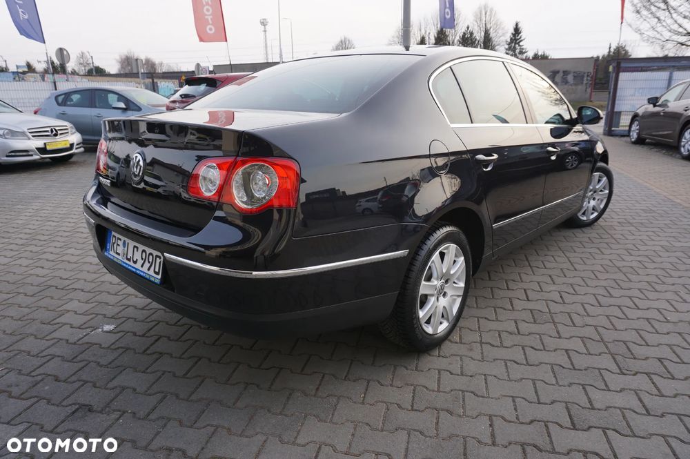 Volkswagen Passat 1.6 Comfortline Family - 6