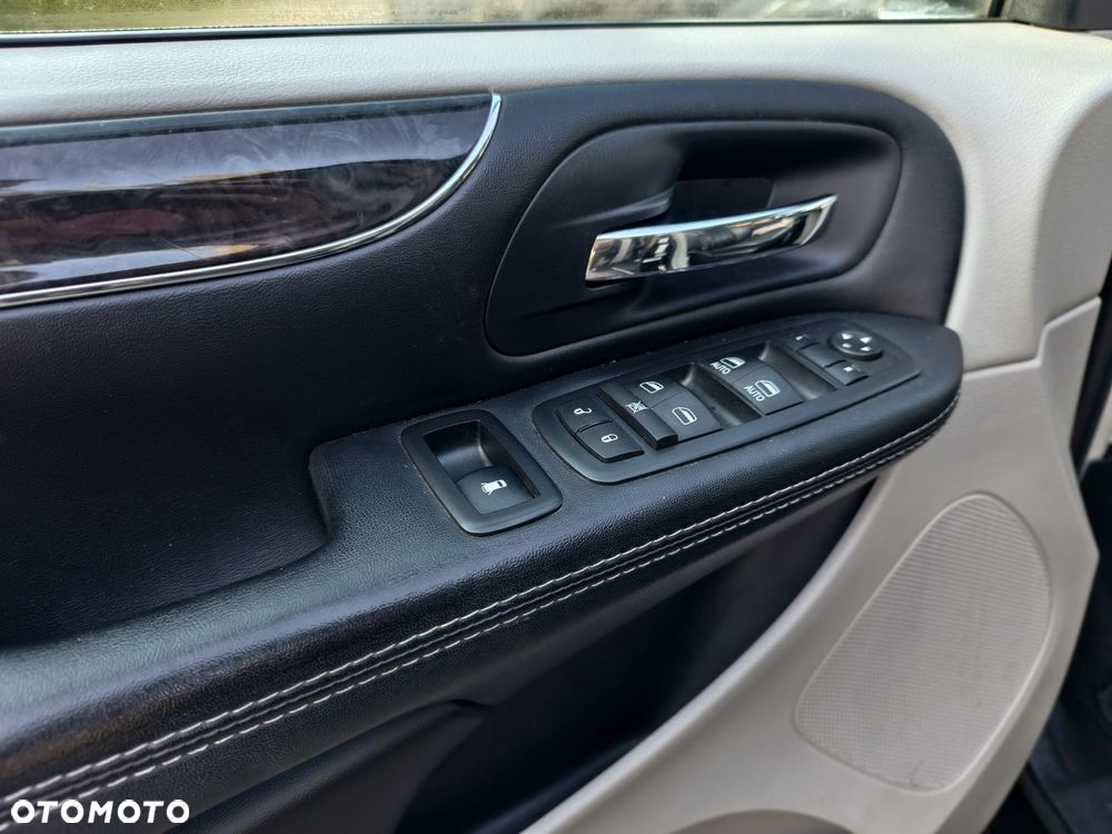 Chrysler Town & Country ver-3-6-touring - 30