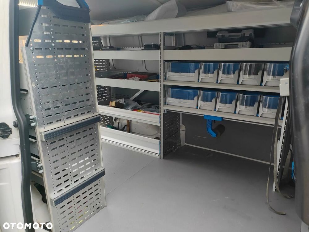 Volkswagen T5 BLASZAK - 12