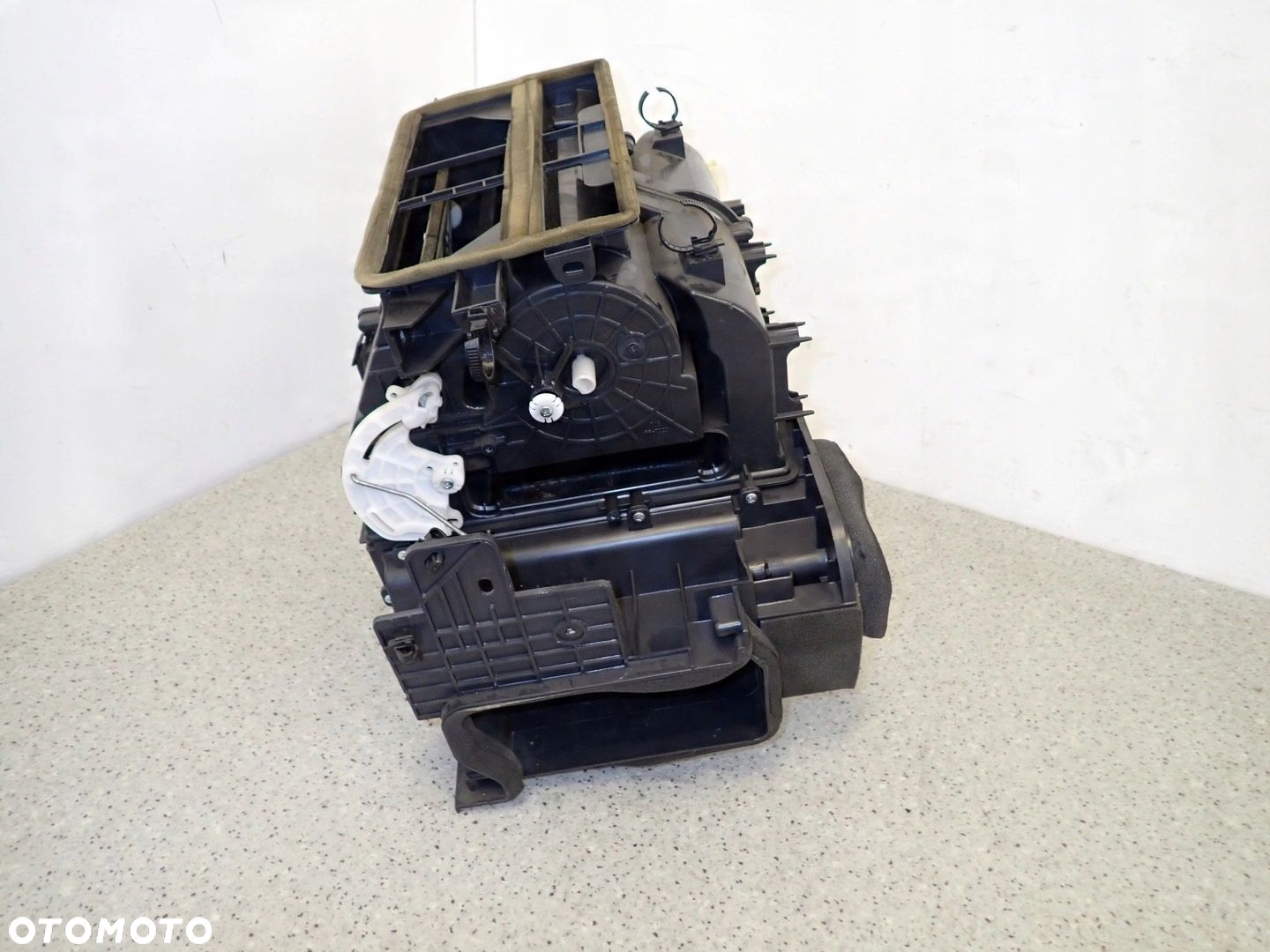 MITSUBISHI GRANDIS 03-11 OBUDOWA NAGRZEWNICY - 5