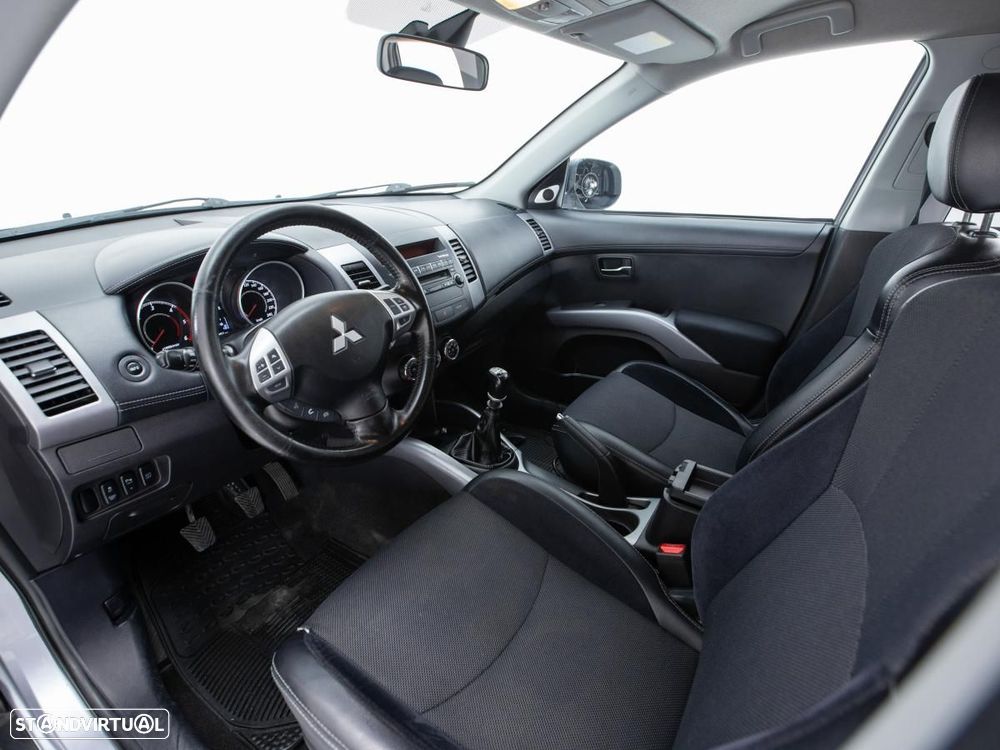 Mitsubishi Outlander - 7