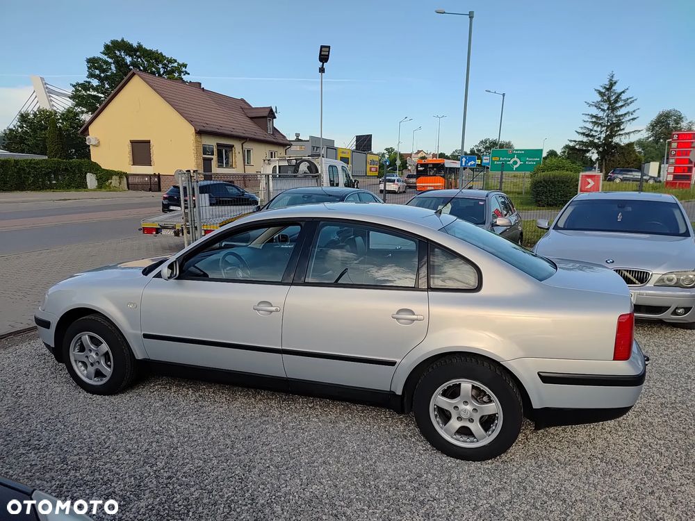 Volkswagen Passat 1.8 - 7
