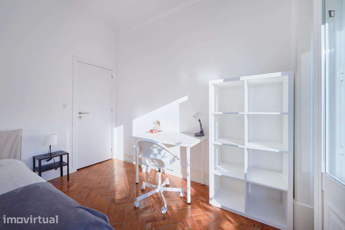 Quarto - localizado em Alameda Lisbon - Grande imagem: 5/28
