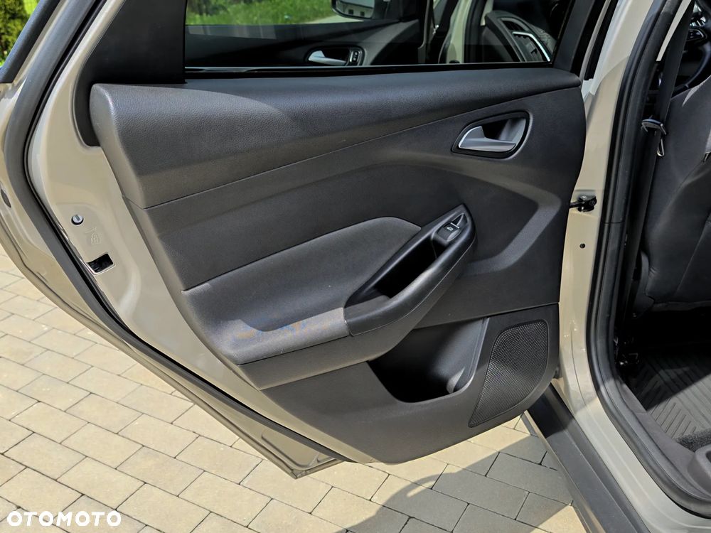Ford Focus 1.5 TDCi DPF Start-Stopp-System Titanium - 24