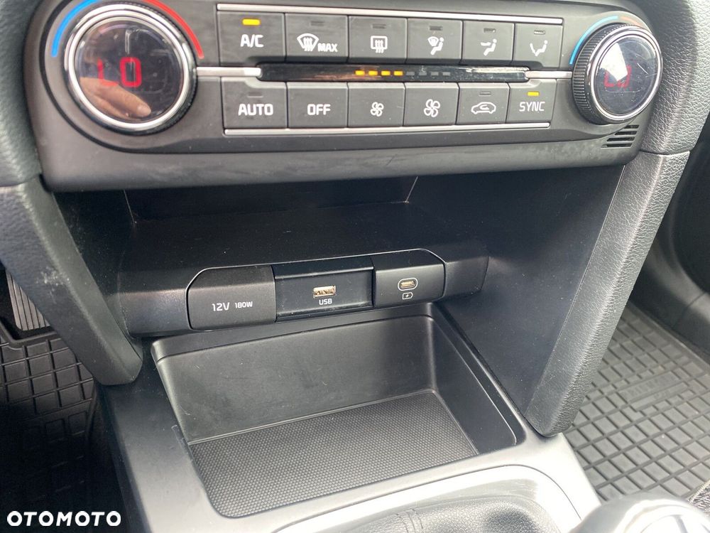 Kia Ceed - 24