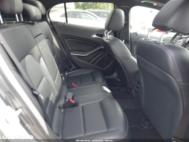Mercedes-Benz GLA 250 4Matic 7G-DCT - 9