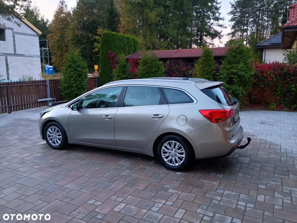 Kia Ceed - 10