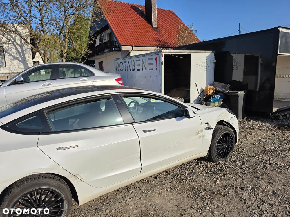Tesla Model 3 - 4