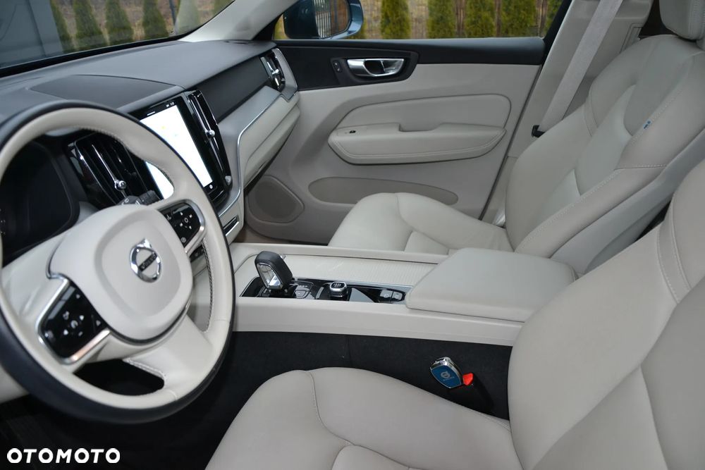 Volvo XC 60 B5 B AWD Core - 16