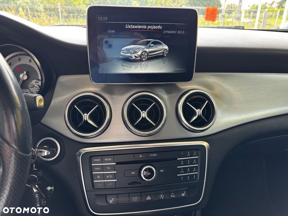 Mercedes-Benz CLA 180 7G-DCT AMG Line - 8