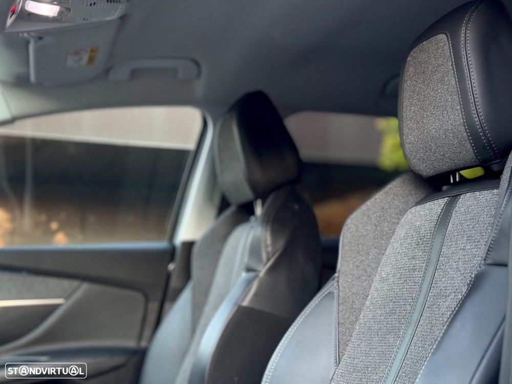 Peugeot 3008 PureTech 130 Stop & Start GPF Allure Pack - 29