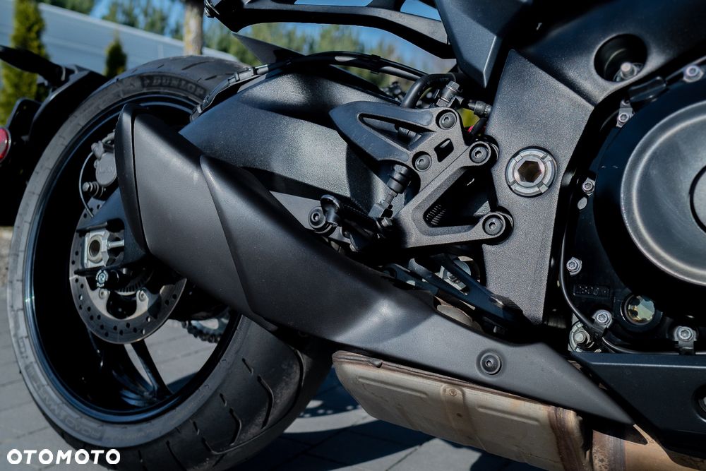 Suzuki GSX 1000 - 17