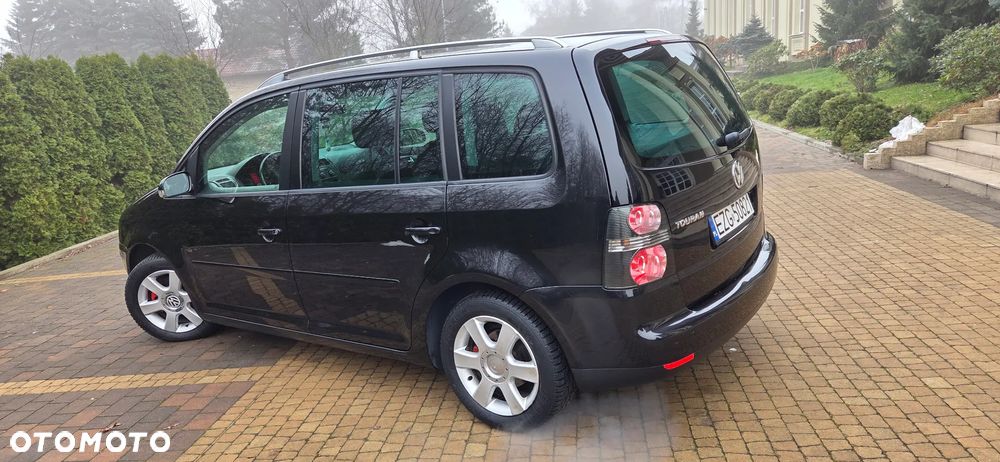 Volkswagen Touran 2.0 TDI DPF Highline - 23