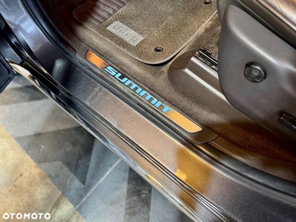 Jeep Grand Cherokee 5.7 V8 Overland Summit EU6 - 23