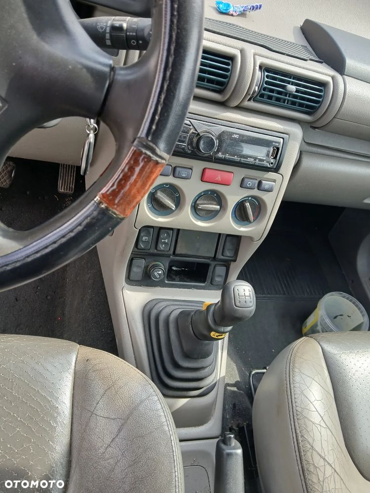 land rover freelander 5D fotel fotele kanapa deska kokpit podsufitka boczek boczki klamka podłokietnik - 5