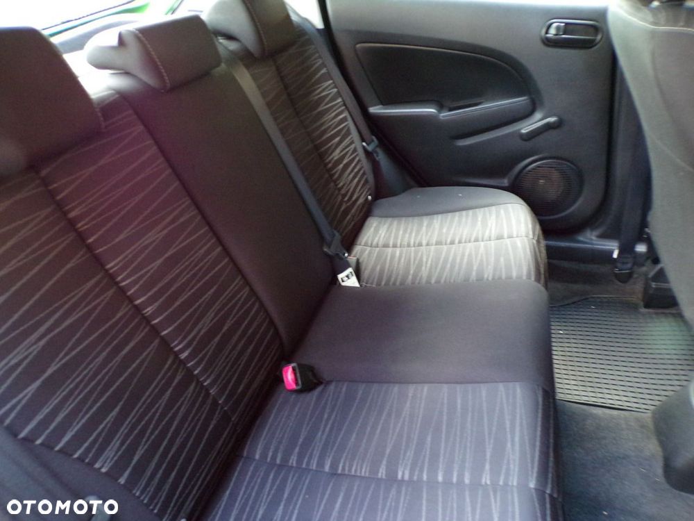 Mazda 2 - 25