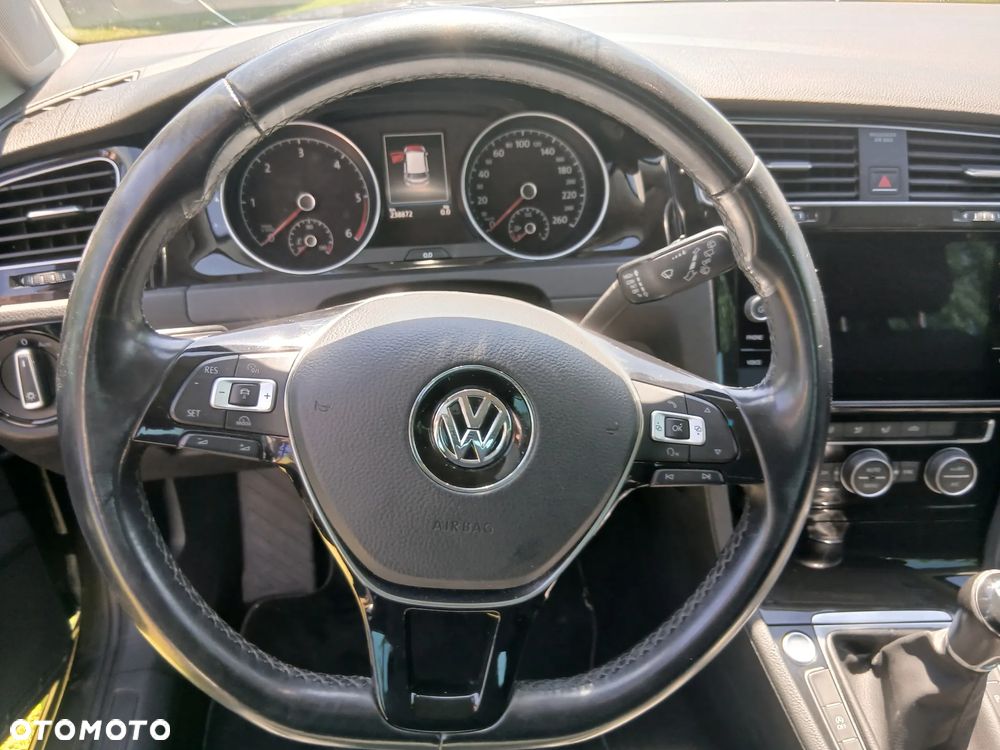 Volkswagen Golf - 10