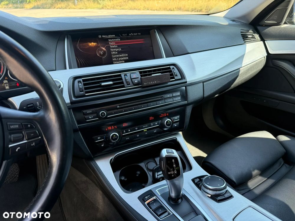 BMW Seria 5 525d Luxury Line - 16