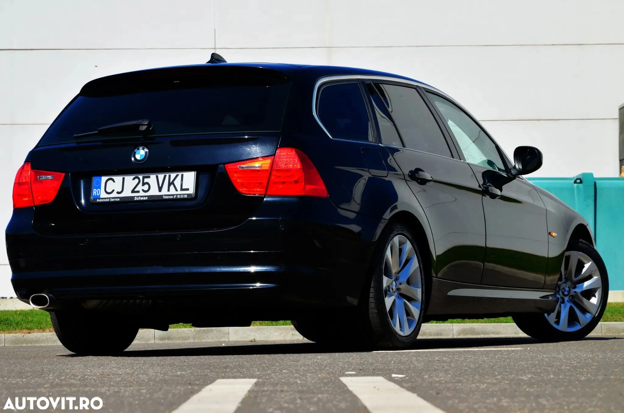 BMW Seria 3 318d DPF Touring Aut. Edition Lifestyle - 13