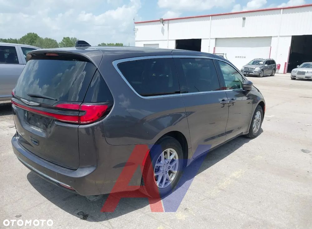 Chrysler Pacifica - 6