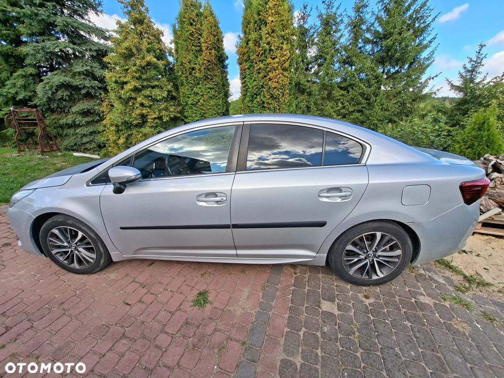 Toyota Avensis 2.0 D-4D Premium - 4
