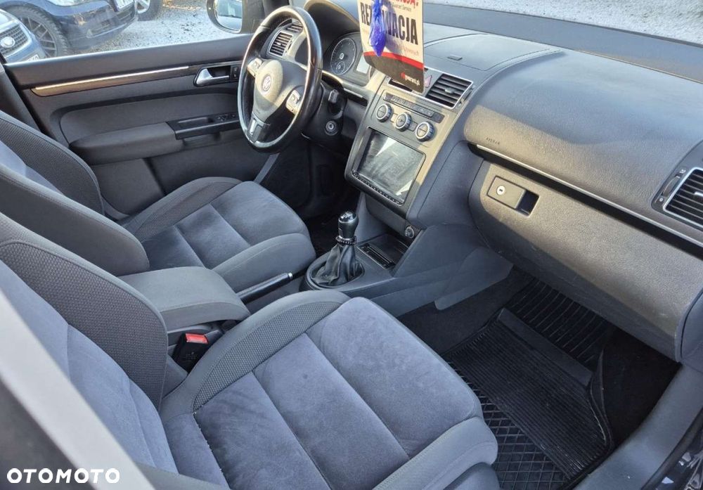 Volkswagen Touran - 9