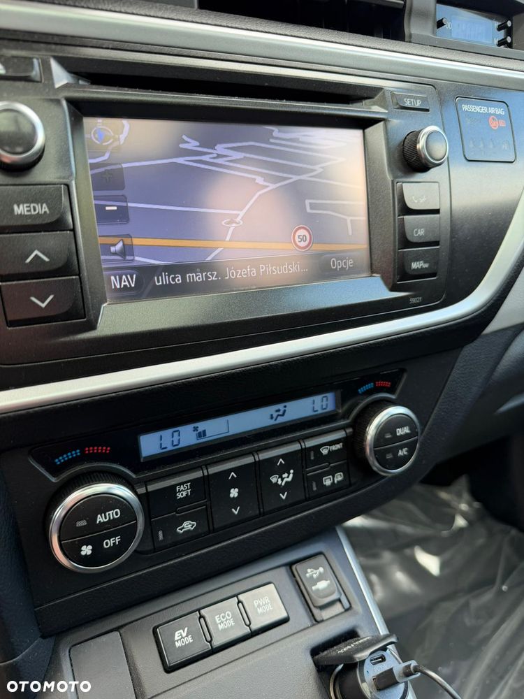 Toyota Auris 1.8 HSD Sol - 10