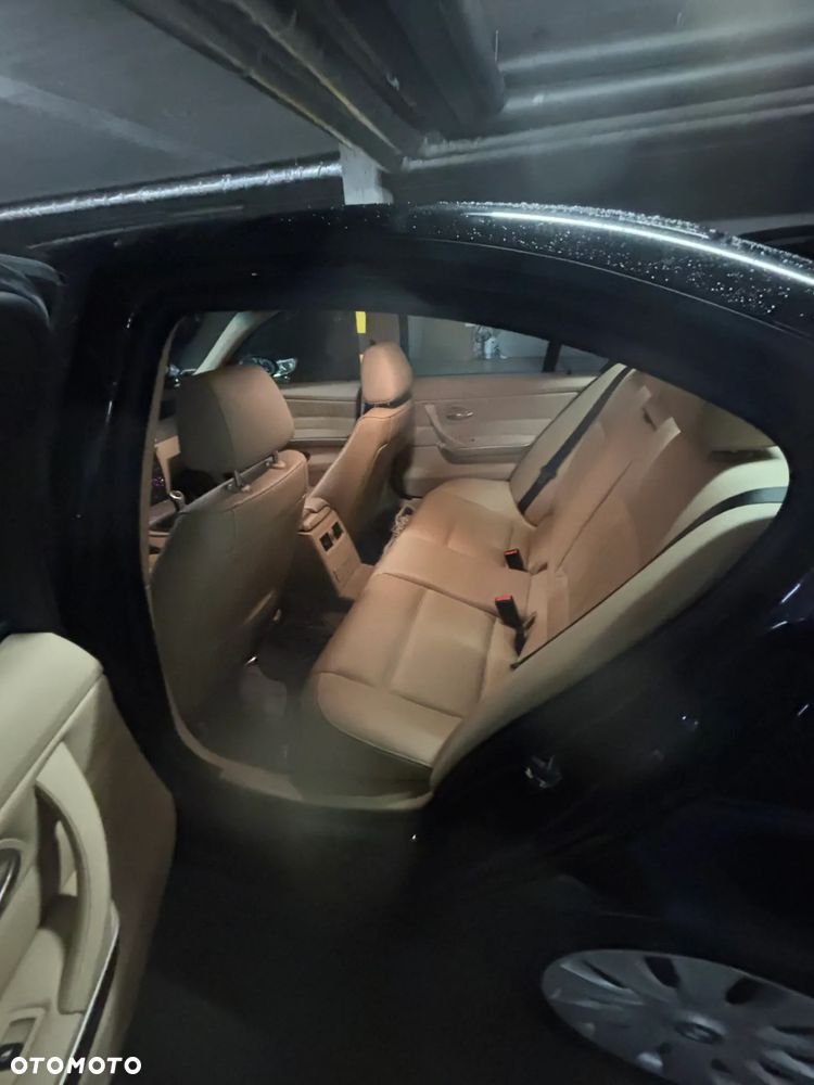 BMW Seria 3 320i - 32