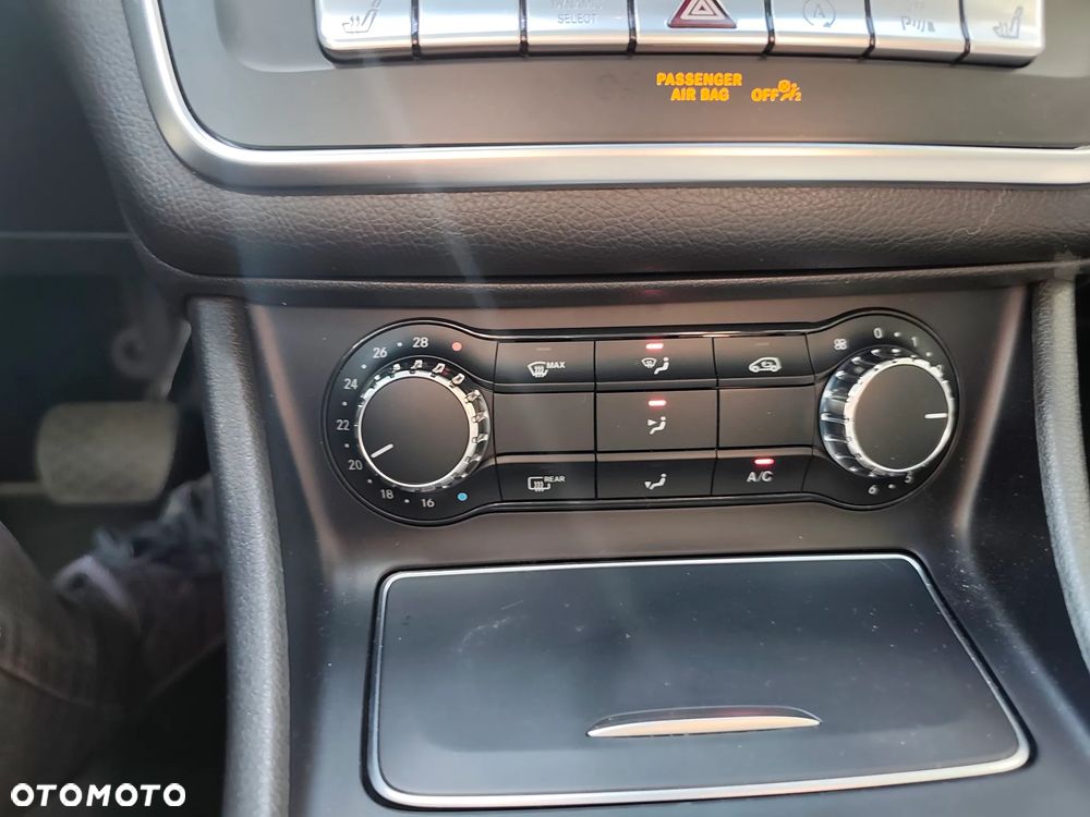 Mercedes-Benz GLA 200 7G-DCT UrbanStyle Edition - 23