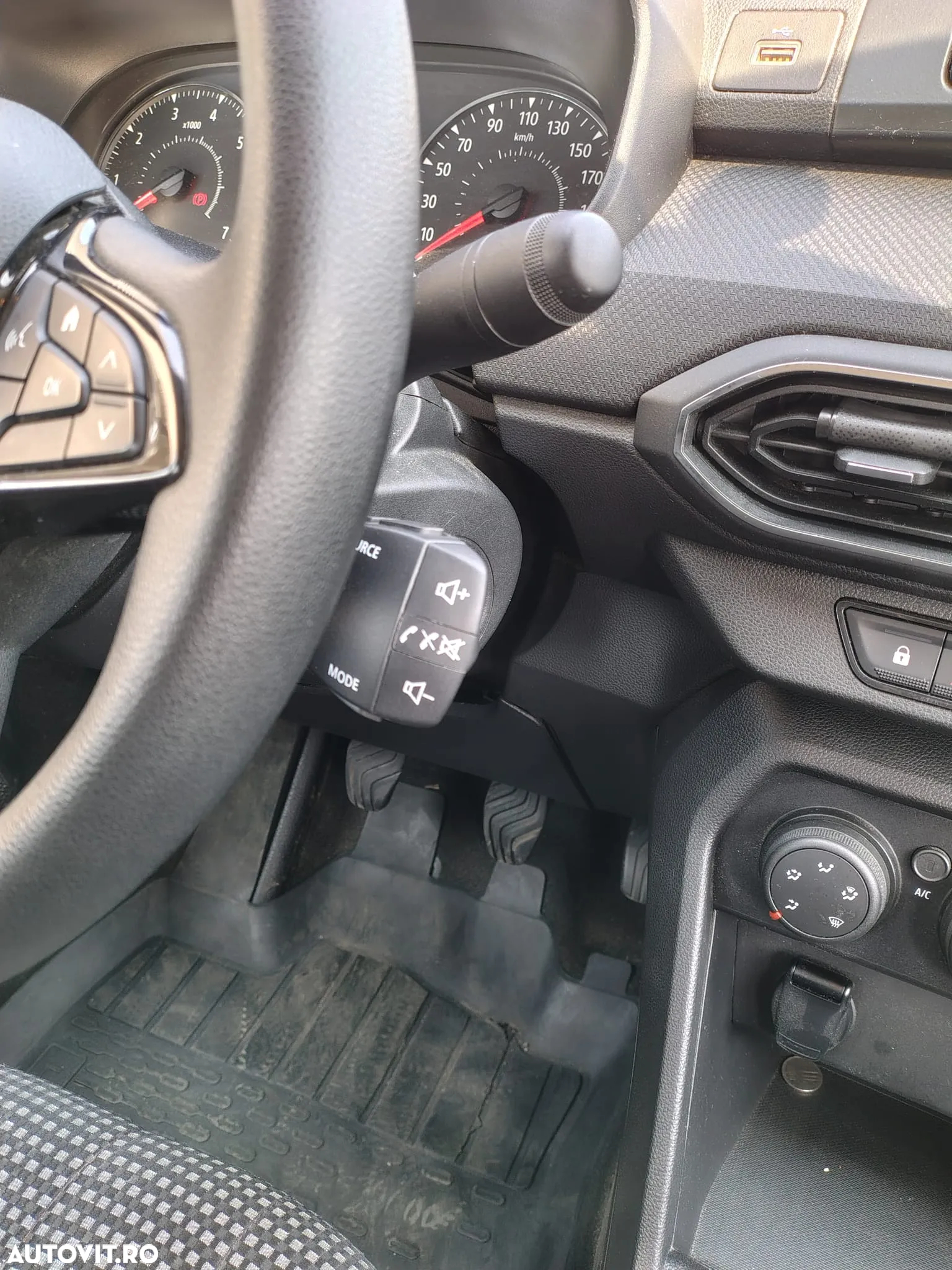 Dacia Logan SCe 65 Essential - 11