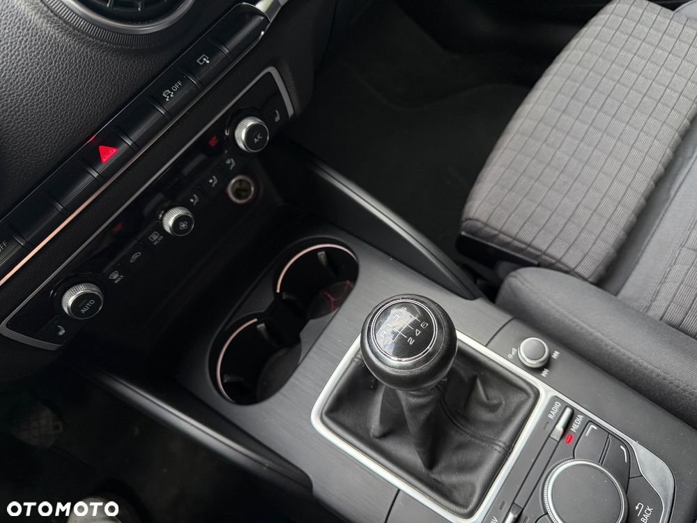 Audi A3 Sportback 2.0 TDI (clean diesel) Ambiente - 15