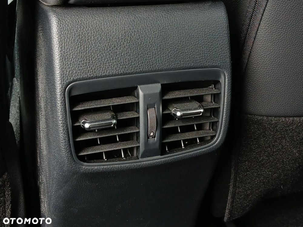 Toyota Corolla - 33