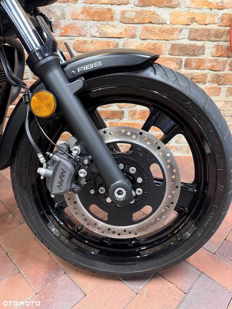Kawasaki Vulcan S - 25