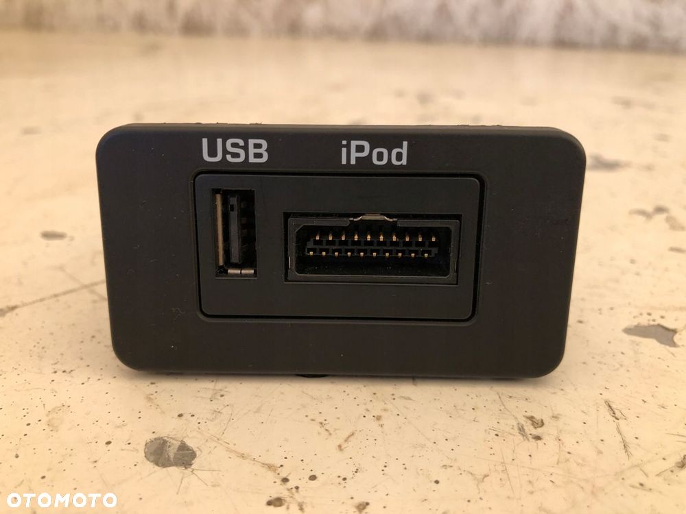 JAGUAR XK GNIAZDO USB 7W83 19C166 AB - 2