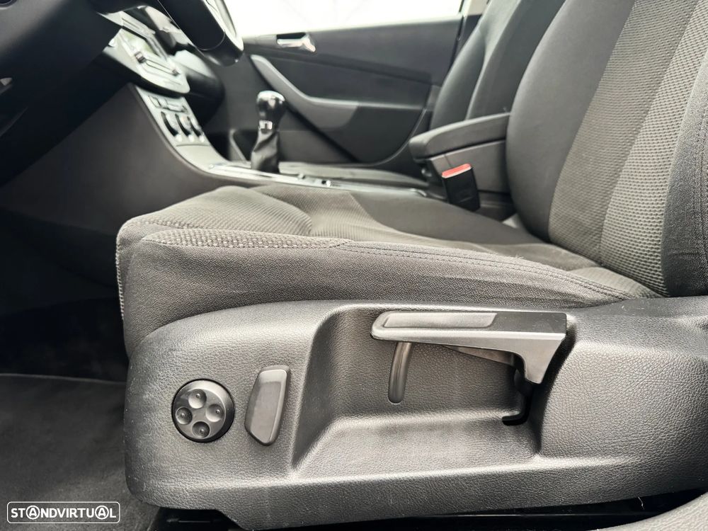 VW Passat 2.0 TDI Confortline - 18