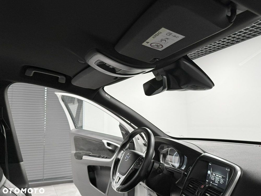 Volvo XC 60 D4 AWD Momentum - 33